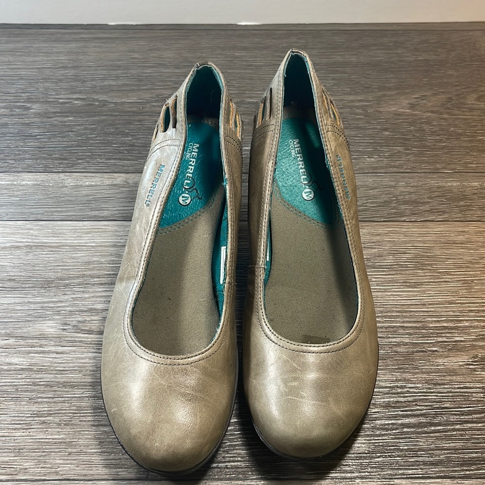 Merrell tan leather loafers women’s size 8.5 (f124)